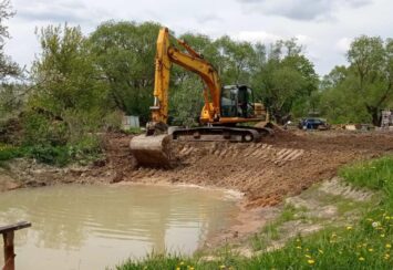 Выкапывание прудов и водоемов экскаватором
